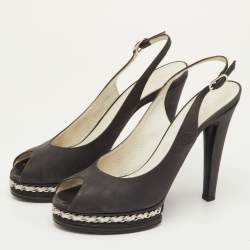 مملوكة مسبقًا صندل شانيل سلايد نعل سميك مزين سلسلة و فتحة كعب جلد أسود مقاس 40.5