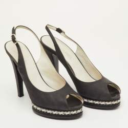 مملوكة مسبقًا صندل شانيل سلايد نعل سميك مزين سلسلة و فتحة كعب جلد أسود مقاس 40.5