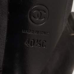 مملوكة مسبقًا صندل شانيل سلايد نعل سميك مزين سلسلة و فتحة كعب جلد أسود مقاس 40.5