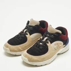 مملوكة مسبقًا حذاء رياضي شانيل منخفظ من أعلى CC جلد شامواه ونايلون متعدد الألوان مقاس 38.5