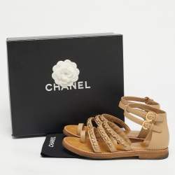 Pre Owned صندل شانيل جلد أسود بتفاصيل سلسلة وكعب فلين مقاس 39