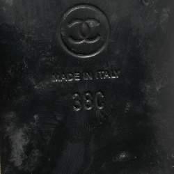 مملوكة مسبقًا Chanel Logo Embellished Size 38 Gold Leather Loafers