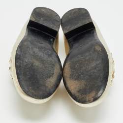 مملوكة مسبقًا Chanel Logo Embellished Size 38 Gold Leather Loafers