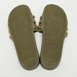 مملوكة مسبقًا شبشب شانيل فرو أرنب أسود مقاس 40