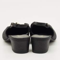 Pre Owned حذاء كعب عالٍ شانيل غطاء مقدمة CC قماش وأسود جلد وحزام خلفي مقاس 41