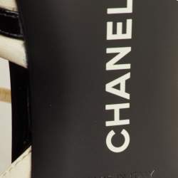 مملوكة مسبقًا حذاء كعب عالي شانيل جلد وبراءات أبيض/أسود مقدمة مدببة حزام عند الكاحل مقاس 40