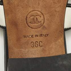 مملوكة مسبقًا صندل شانيل جلد أبيض/أسود بكعب CC مقاس 36