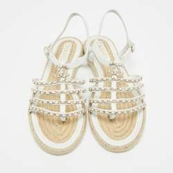 Pre Owned صندل شانيل فلات حزام كاحل سلسلة جلد أبيض مقاس 41