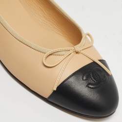 مملوكة مسبقًا Chanel CC Size 42 Beige/Black Leather Ballet Flats