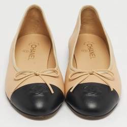 مملوكة مسبقًا Chanel CC Size 42 Beige/Black Leather Ballet Flats