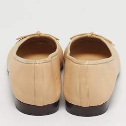 مملوكة مسبقًا Chanel CC Size 42 Beige/Black Leather Ballet Flats