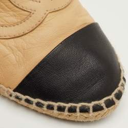 Pre Owned حذاء إسبادريل فلات شانيل جلد بيج/أسود مقاس 39 مزين بشعا ر الماركة سي سي