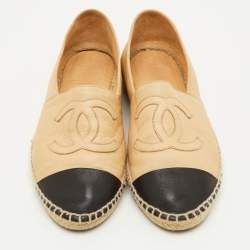 Pre Owned حذاء إسبادريل فلات شانيل جلد بيج/أسود مقاس 39 مزين بشعار الماركة سي سي