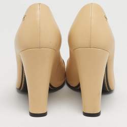 Pre Owned حذاء كعب عالي شانيل CC مقدمة مغلقة مخمل بيج/أسود مقاس 38.5