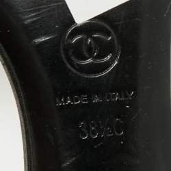 مملوكة مسبقًا Chanel Size 38.5 Black Leather Bow Slide Sandals