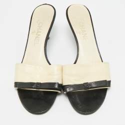 مملوكة مسبقًا Chanel Size 38.5 Black Leather Bow Slide Sandals