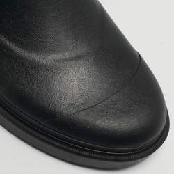 Pre Owned بوت شانيل كاميليا CC مزخرف مطاط أسود مقاس 36