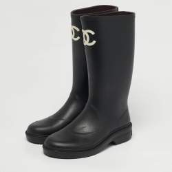 Pre Owned بوت شانيل كاميليا CC مزخرف مطاط أسود مقاس 36