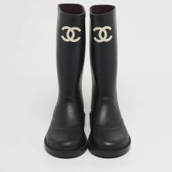 Pre Owned بوت شانيل كاميليا CC مزخرف مطاط أسود مقاس 36