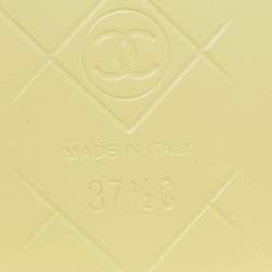 مملوكة مسبقًا Chanel CC Size 37.5 Cream Quilted Leather CC Turnlock Loafers