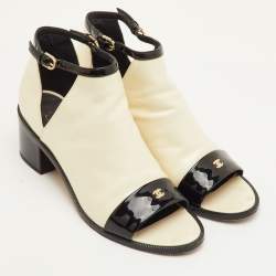 Pre Owned Chanel Interlocking CC Logo Size 40.5 Cream/Black Patent Leather Ankle Strap Sandals