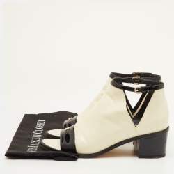 Pre Owned Chanel Interlocking CC Logo Size 40.5 Cream/Black Patent Leather Ankle Strap Sandals
