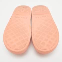 مملوكة مسبقًا صندل سلايد شانيل سي سي بالشعار جلد أسود مقاس 36.5