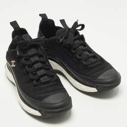 Pre Owned حذاء رياضي شانيل نايلون وجلد أسود/أبيض CC بعنق منخفض مقاس 39.5