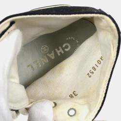 مملوكة مسبقًا حذاء رياضي شانيل مرتفع من أعلى بحبال أسود/أبيض مقاس 38