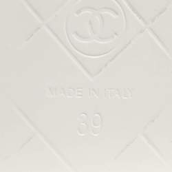 Pre Owned حذاء لوفرز شانيل جلد أبيض سي سي مقاس 39