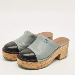 مملوكة مسبقًا Chanel CC Size 40.5 Black/Light Blue Leather Cap Toe Cork Platform Mules