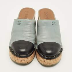 مملوكة مسبقًا Chanel CC Size 40.5 Black/Light Blue Leather Cap Toe Cork Platform Mules