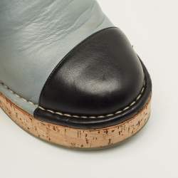 مملوكة مسبقًا Chanel CC Size 40.5 Black/Light Blue Leather Cap Toe Cork Platform Mules