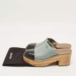 مملوكة مسبقًا Chanel CC Size 40.5 Black/Light Blue Leather Cap Toe Cork Platform Mules