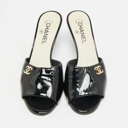 Pre Owned Chanel CC Size 39.5 Black Patent Leather Slide Sandals