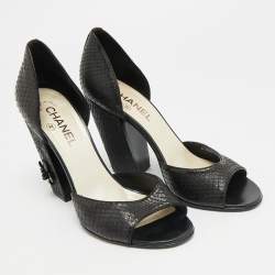 مملوكة مسبقًا Chanel CC Camellia Size 39.5 Black Snakeskin Leather Flower Embellished D'orsay Block Heel Pumps
