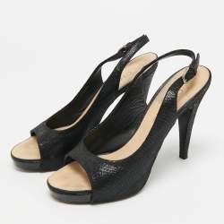 مملوكة مسبقًا حذاء كعب عالي شانيل CC جلد سويدي نسيج أسود مقدمة مفتوحة بحزام خلفي مقاس 40.5