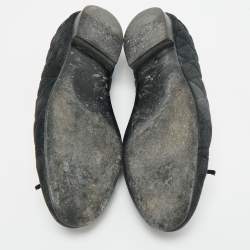 Pre Owned حذاء باليرينا فلات شانيل جلد كارونغ أسود مقدمة سي سي مزينة بفبونة مقاس 38.5