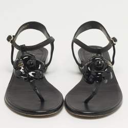 مملوكة مسبقًا صندل شانيل سيور كامليا زرقاء سويدي مقاس 39