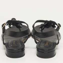 مملوكة مسبقًا صندل شانيل سيور  كامليا زرقاء سويدي مقاس 39