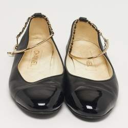 Pre Owned Chanel CC Size 38 Black Leather and Patent Leather Chain Cap Toe Ballet Flats