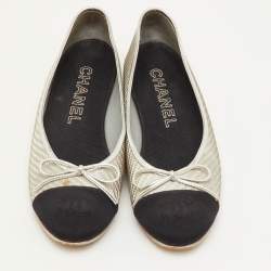 مملوكة مسبقًا Chanel CC Size 36.5 Silver/Black Woven Coated Fabric Bow Cap Toe Ballet Flats