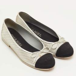 مملوكة مسبقًا Chanel CC Size 36.5 Silver/Black Woven Coated Fabric Bow Cap Toe Ballet Flats