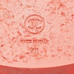 Pre Owned حذاء مسطح منزلق شانيل سي سي جلد براءات لامع برتقالي مرجاني مقاس 40