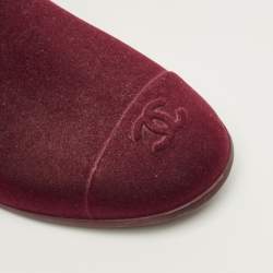 مملوكة مسبقًا Chanel Burgundy Size 40 Velvet Camellia Embellished CC Rain Boots 