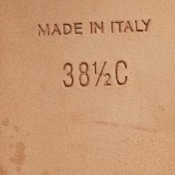 Pre Owned صندل شانيل جلد ذهبي مسطح على النمط الجلادي مقاس 38.5