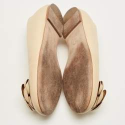 مملوكة مسبقًا حذاء باليرينا فلات شانيل شمواه بورغندي وجلد لامع كامليا سي سي مقاس 35