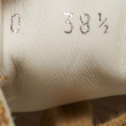 مملوكة مسبقًا حذاء رياضي عالي القمة شانيل مطاط وقماش تويد أبيض/ذهبي مقاس 38.5