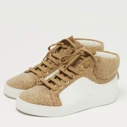 مملوكة مسبقًا حذاء رياضي عالي القمة شانيل مطاط وقماش تويد أبيض/ذهبي مقاس 38.5