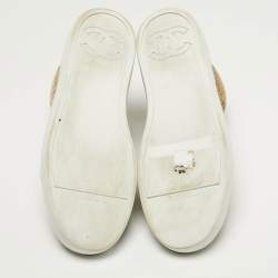 مملوكة مسبقًا حذاء رياضي عالي القمة شانيل مطاط وقماش تويد أبيض/ذهبي مقاس 38.5